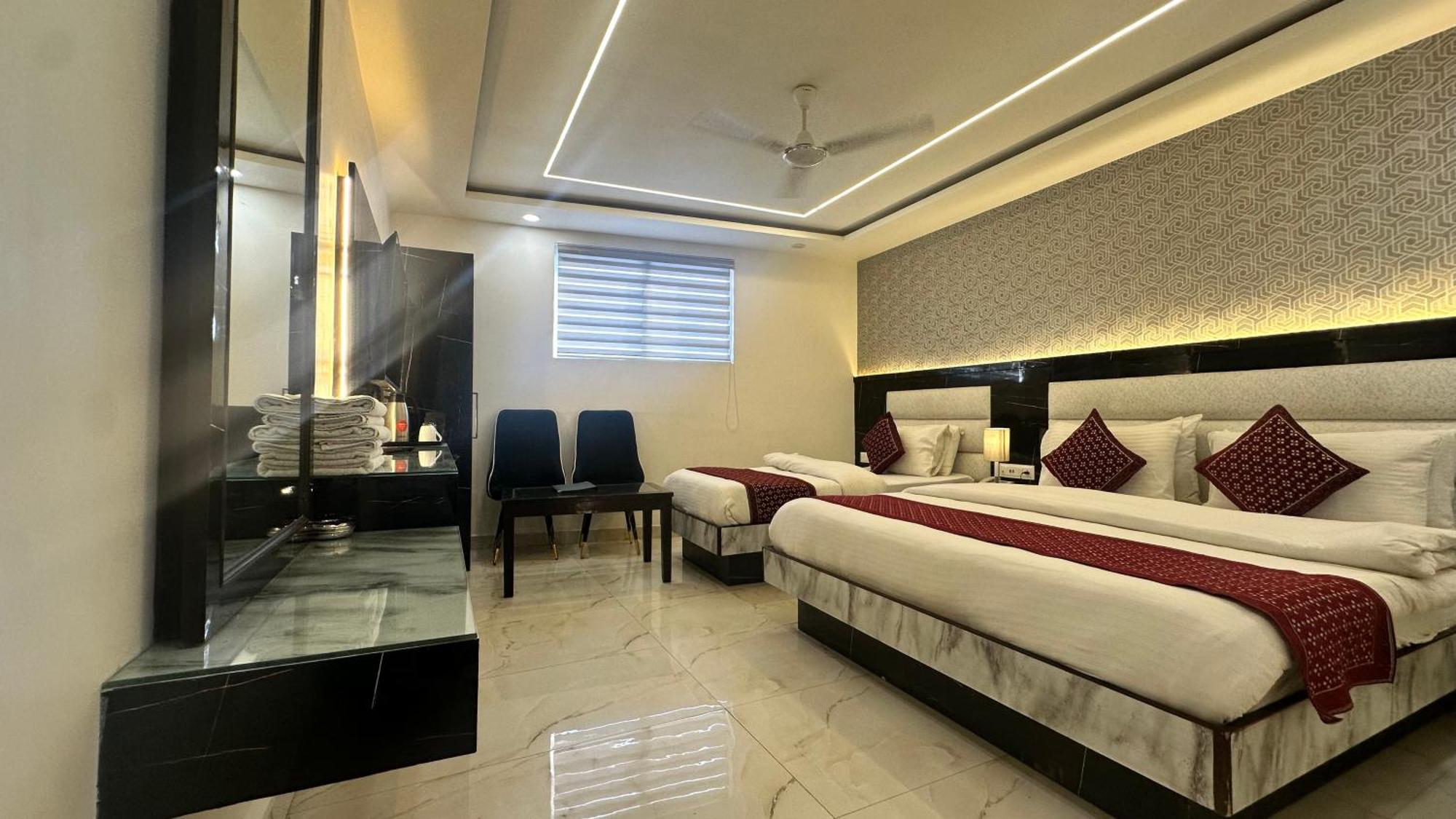 Hotel Krishna Deluxe-By Rcg Hotels Yeni Delhi Dış mekan fotoğraf
