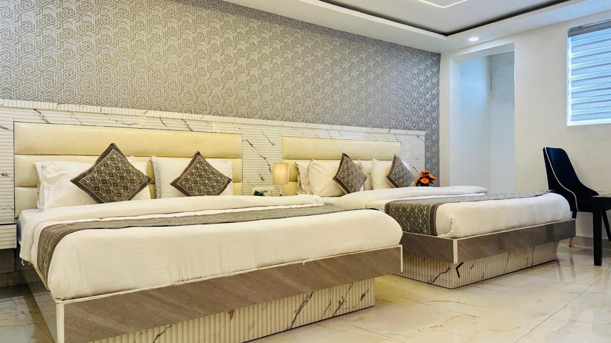 Hotel Krishna Deluxe-By Rcg Hotels Yeni Delhi Dış mekan fotoğraf