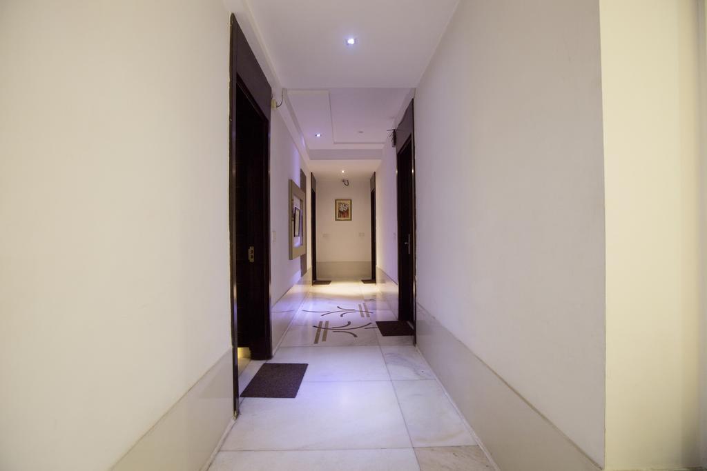 Hotel Krishna Deluxe-By Rcg Hotels Yeni Delhi Dış mekan fotoğraf