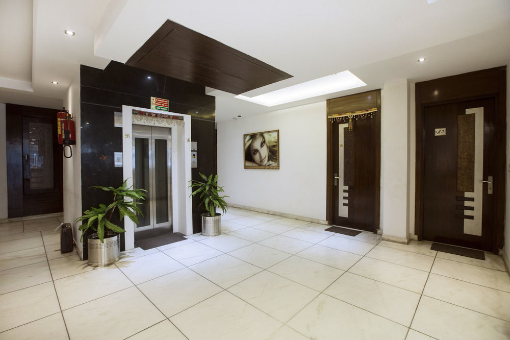 Hotel Krishna Deluxe-By Rcg Hotels Yeni Delhi Dış mekan fotoğraf